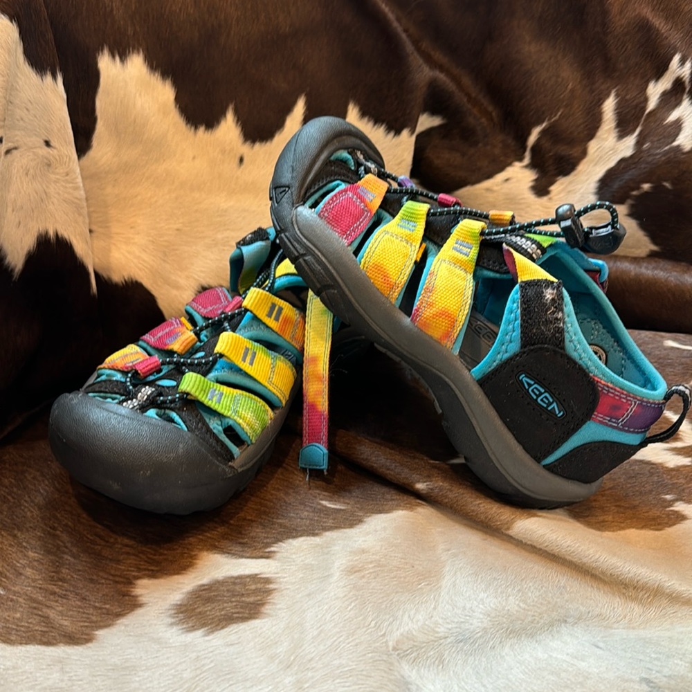 Kids Keen water shoes, like new